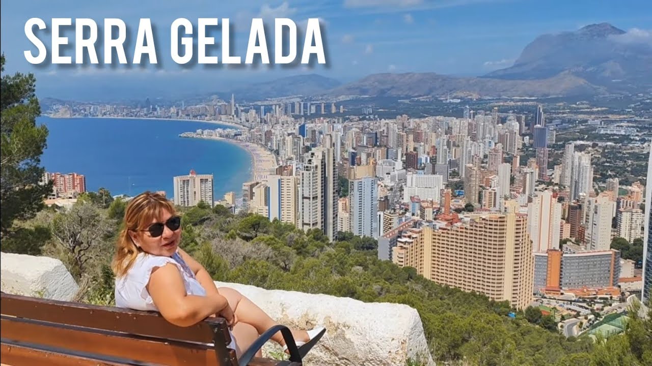 la cruz de benidorm de noche